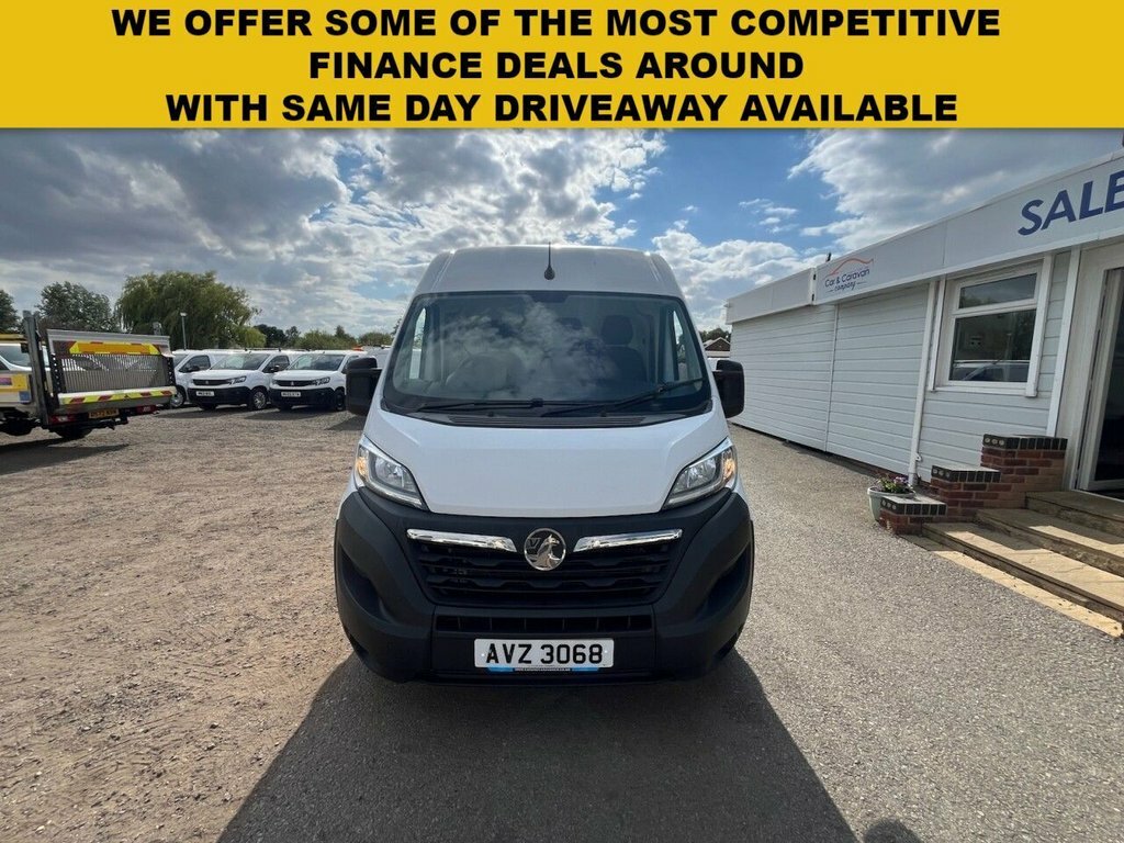 Vauxhall Movano 2.2L Dynamic White