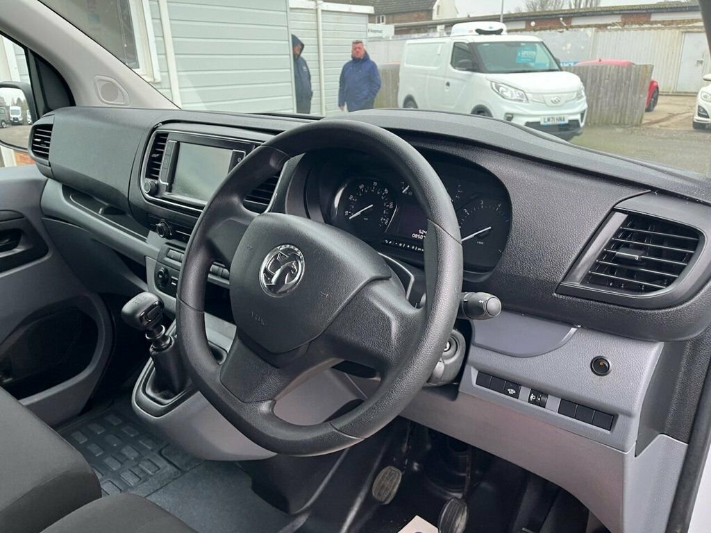 Vauxhall Vivaro 1.5L Prime 6Dr DP23VRU White #6