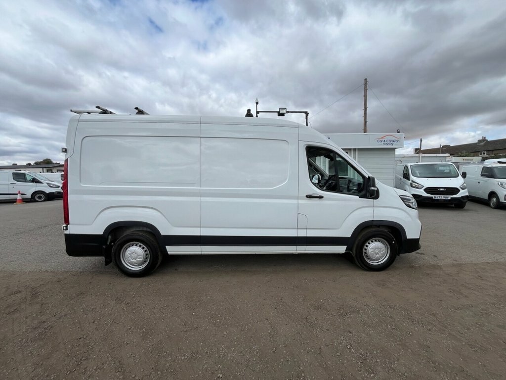 Maxus Deliver 9 2L Null White