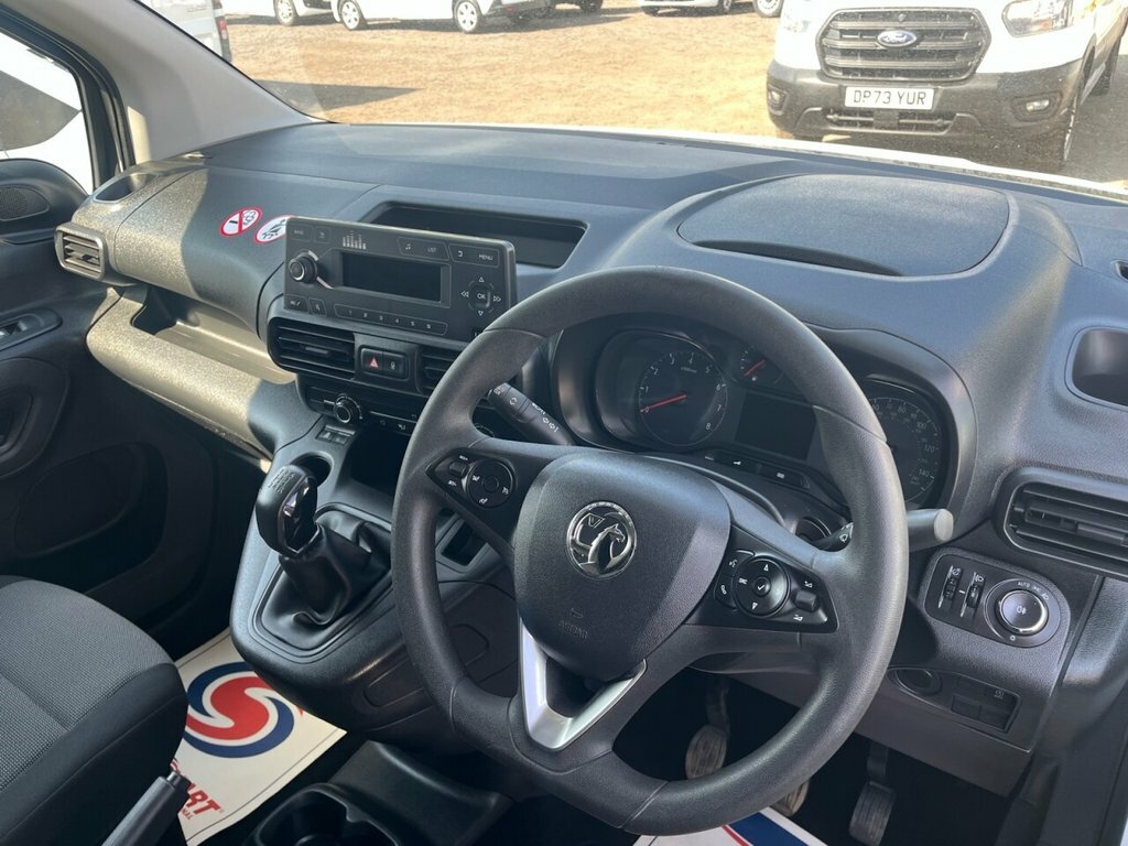 Vauxhall Combo 1.6L Sportive White #2