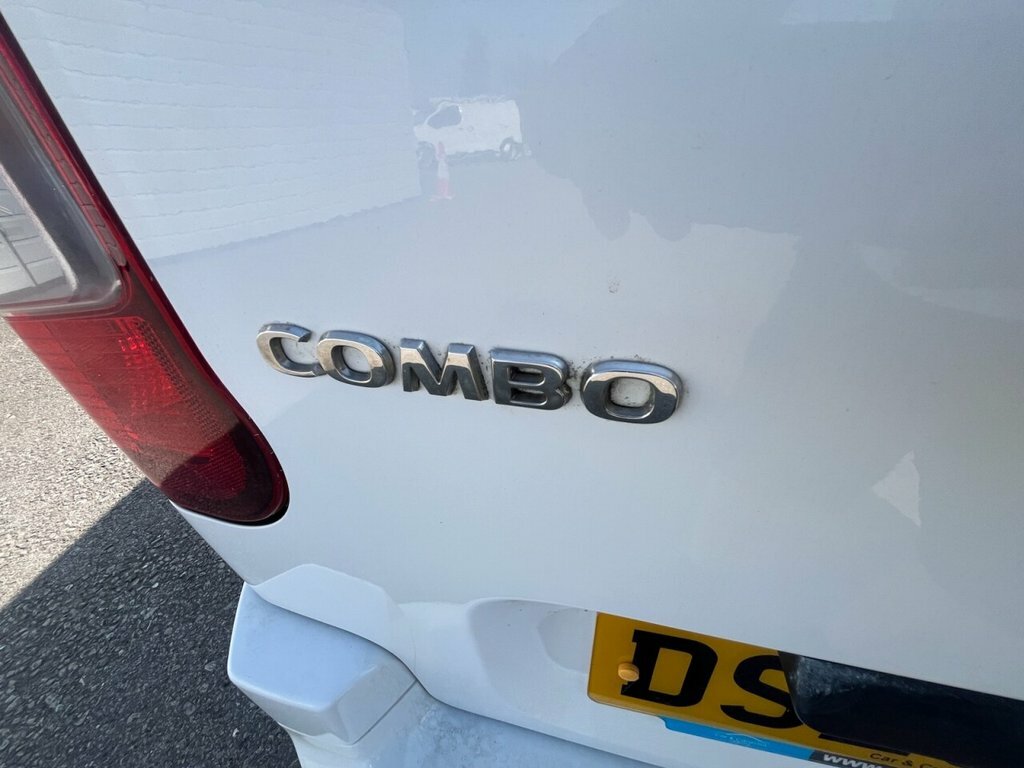 Vauxhall Combo 1.6L Sportive White #6
