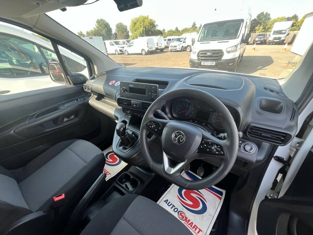 Vauxhall Combo 1.6L Sportive White #3