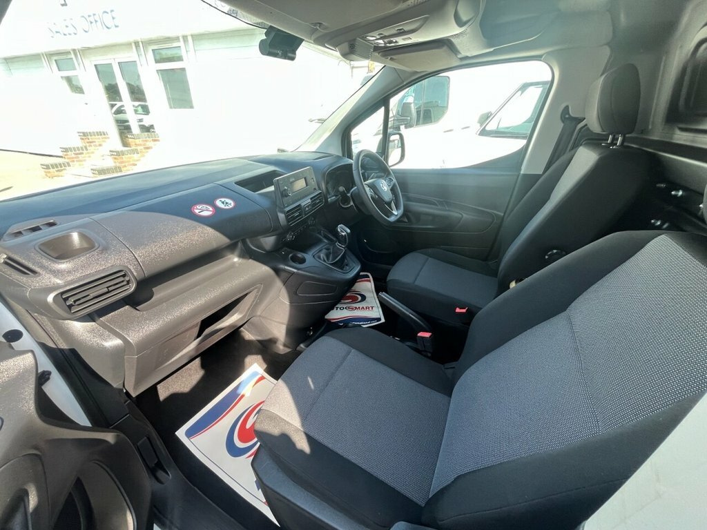 Vauxhall Combo 1.6L Sportive White #6
