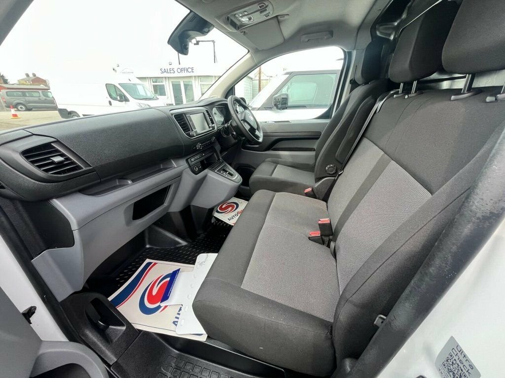 Vauxhall Vivaro 1.5L Sportive White #5