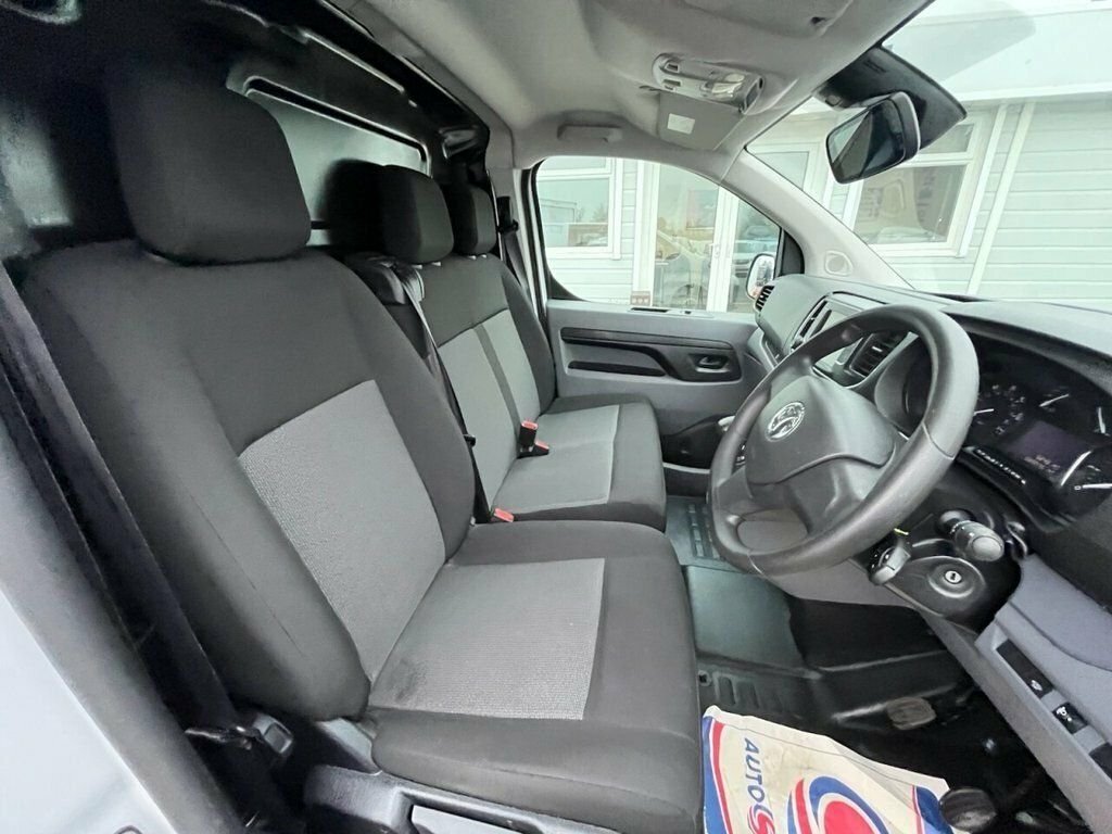 Vauxhall Vivaro 1.5L Sportive White #3