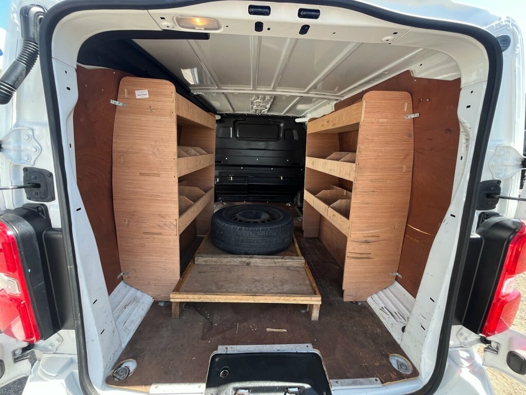 Vauxhall Vivaro 1.5L Sportive White #5