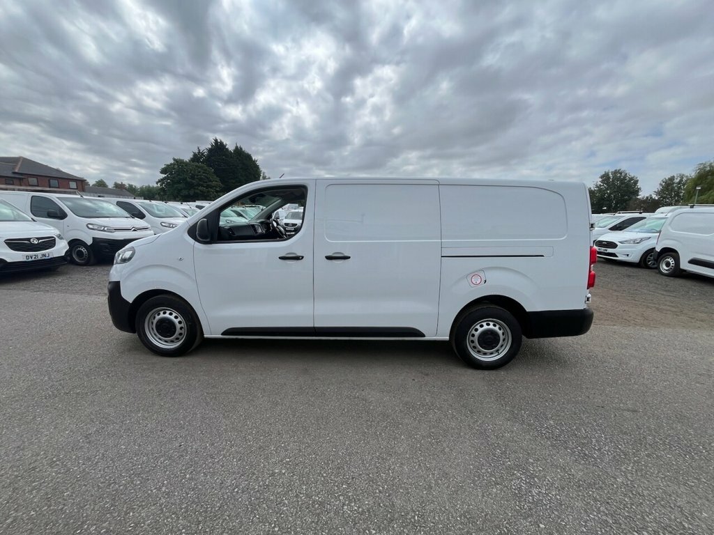 Vauxhall Vivaro 1.5L Dynamic 6Dr White