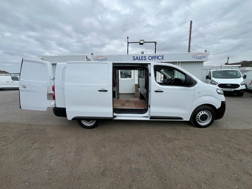 Vauxhall Vivaro 1.5L Dynamic 6Dr White #2