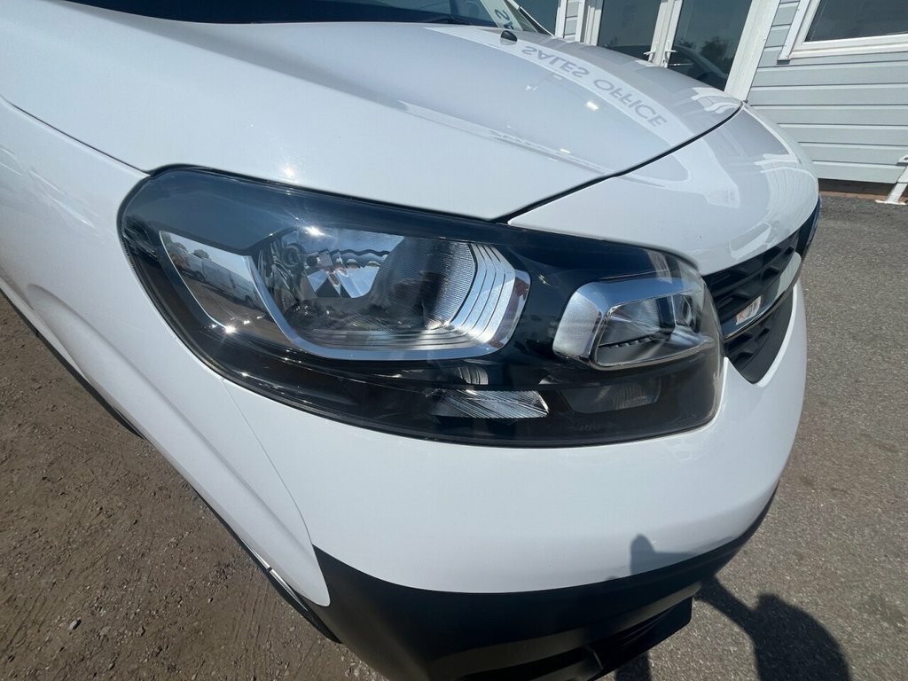 Vauxhall Vivaro 1.5L Dynamic 6Dr DY72HKA White #6