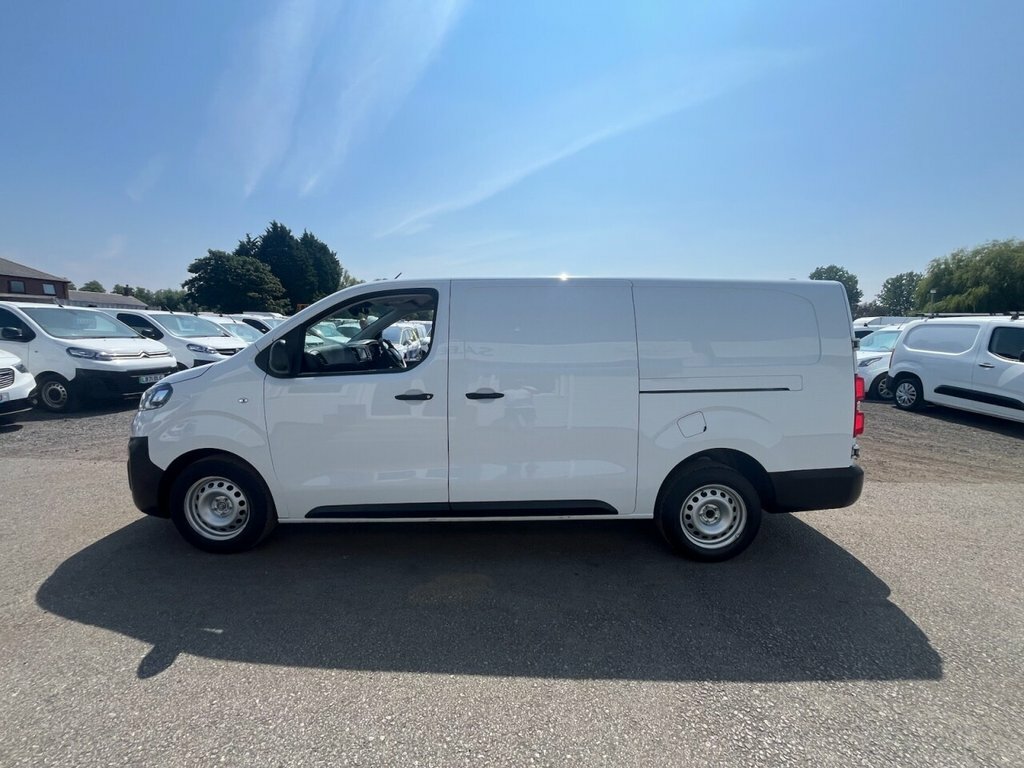 Vauxhall Vivaro 1.5L Dynamic 6Dr DY72HKA White #3