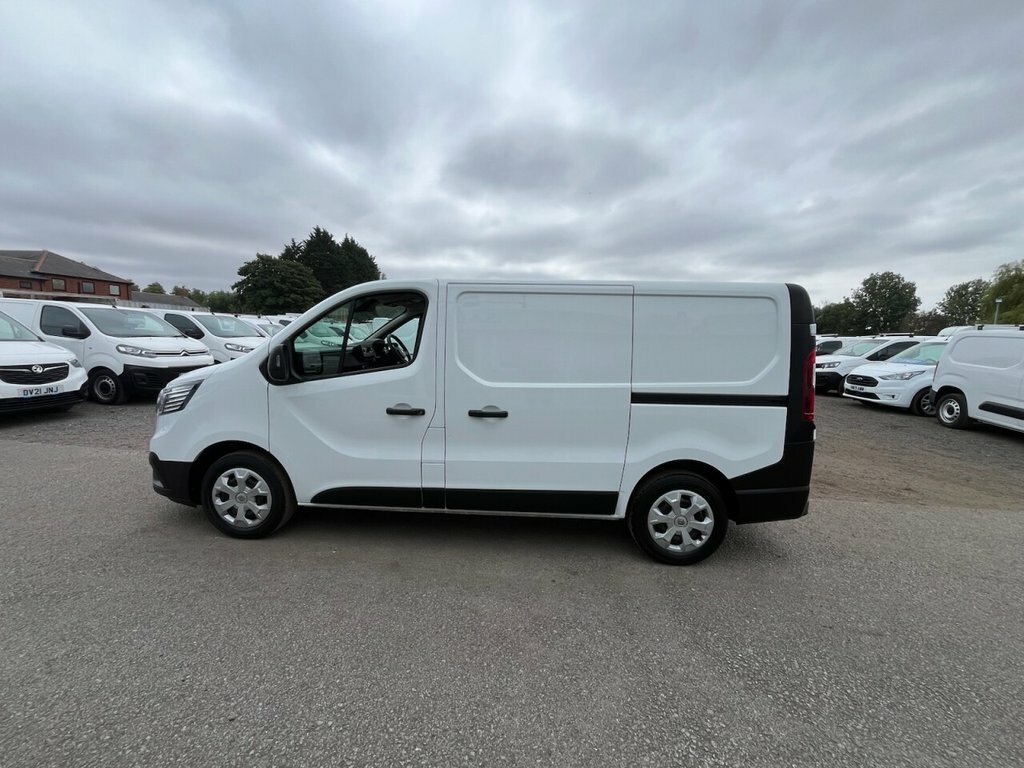 Renault Trafic 2L Start White #2