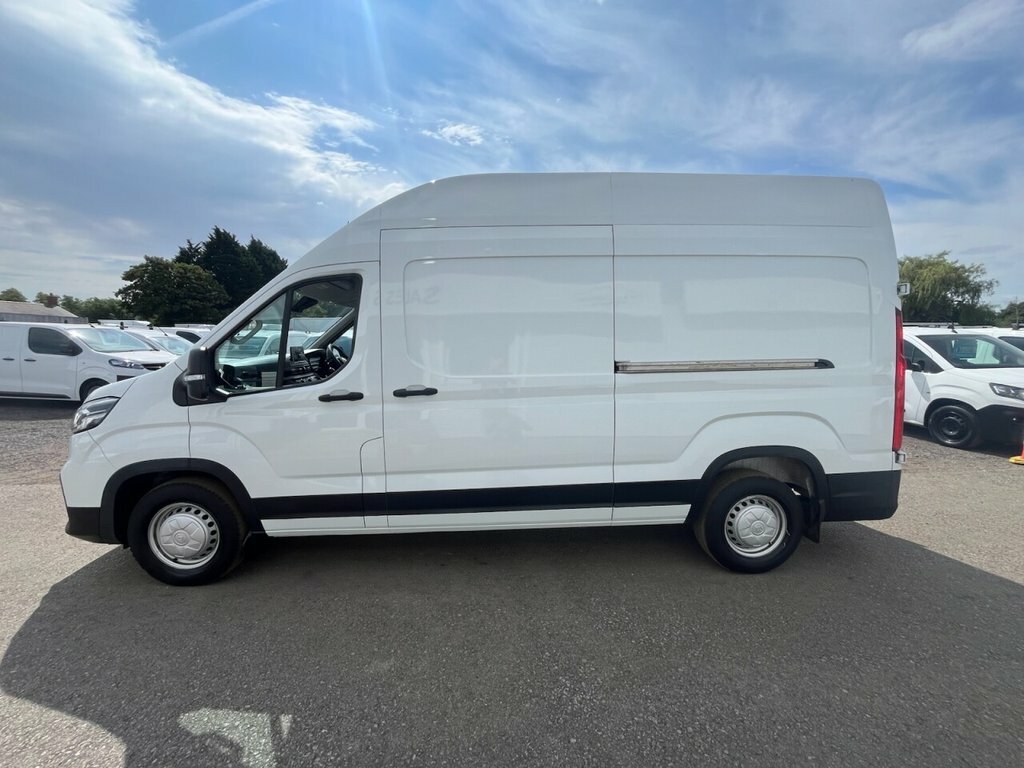 Maxus Deliver 9 2L Null White