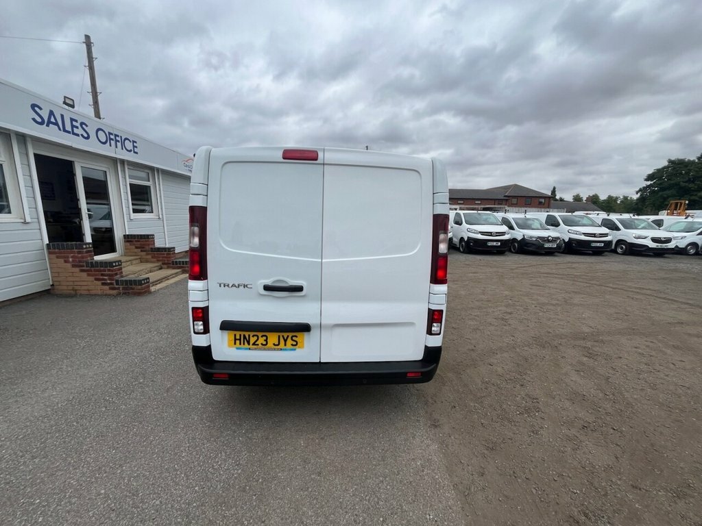 Renault Trafic 2L Business HN23JYS White #4