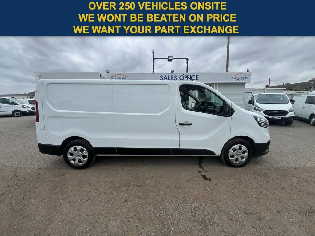 Renault Trafic 2L Business HN23JYS White #2