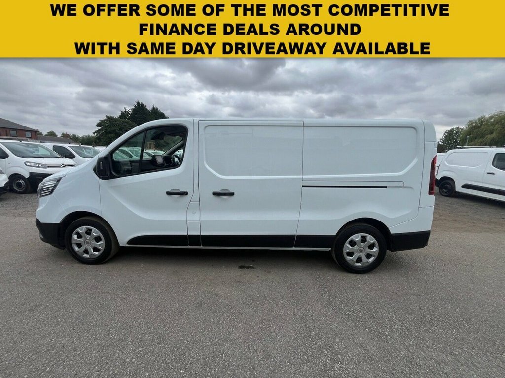 Renault Trafic 2L Business HN23JYS White #3
