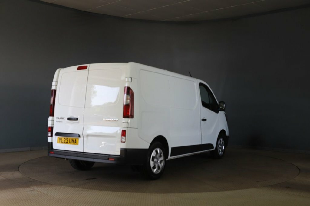 Renault Trafic 2L Advance White #6