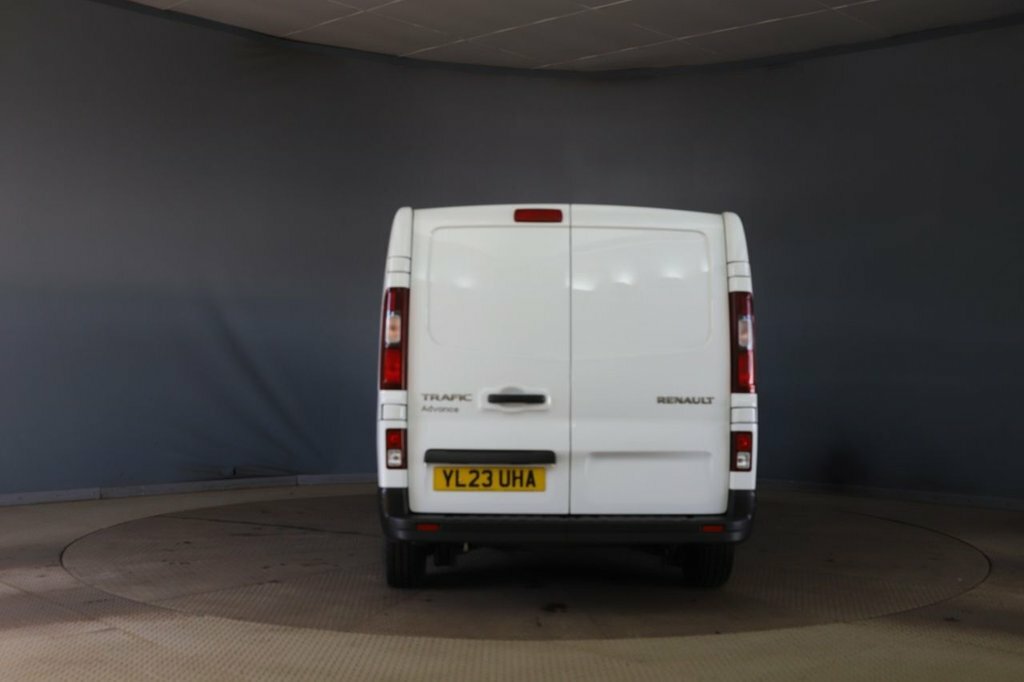 Renault Trafic 2L Advance White #4