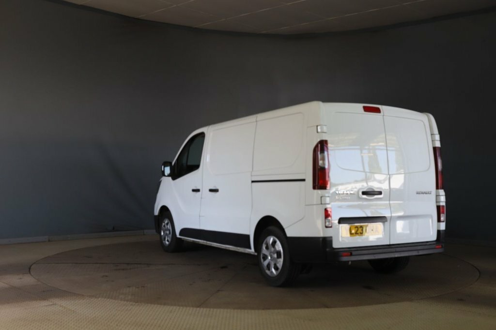 Renault Trafic 2L Advance White #5