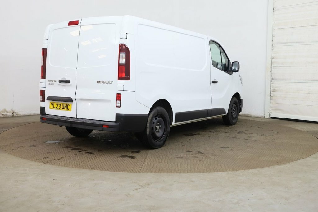 Renault Trafic 2L Advance White #6