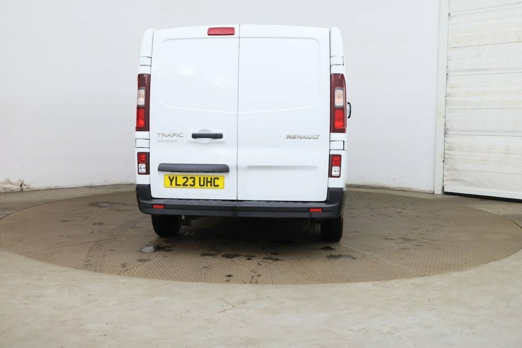 Renault Trafic 2L Advance White #4