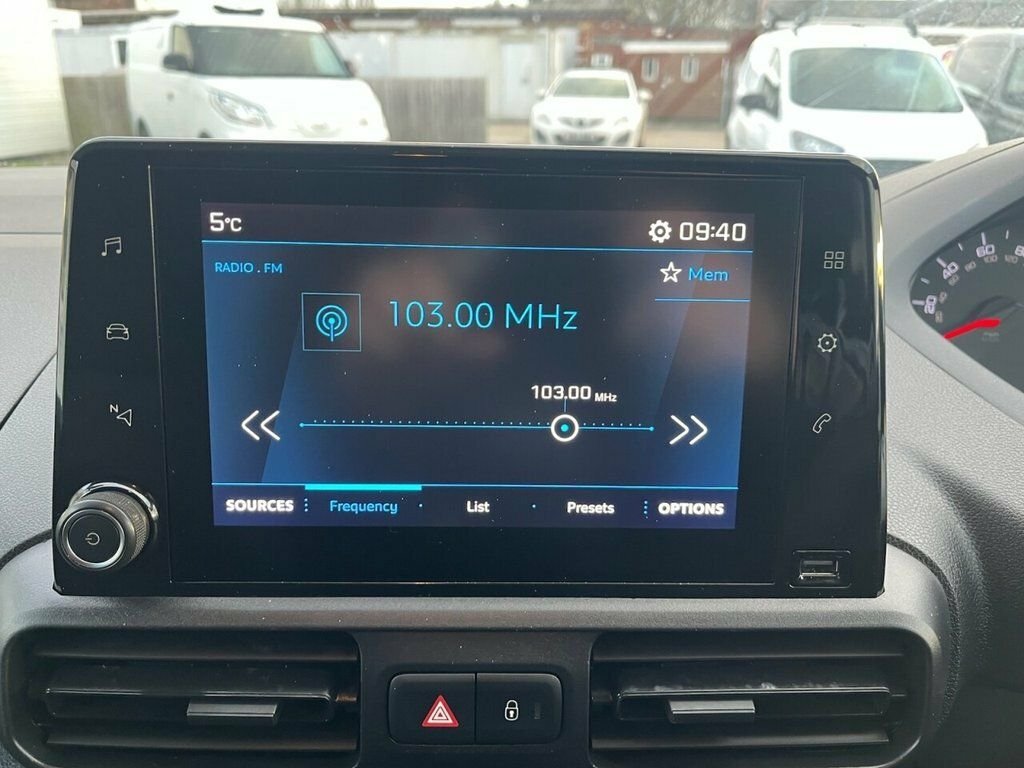 Peugeot Partner Professional Premium 1.5 Black #32