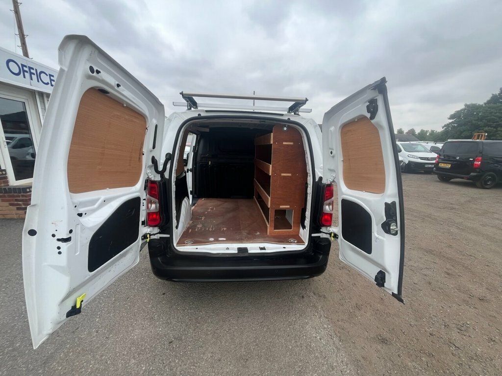 Peugeot Partner Professional Premium 1.5 Black #16