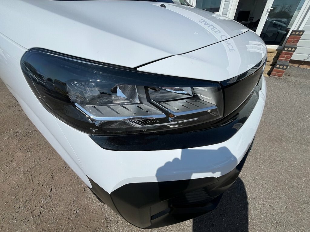 Vauxhall Vivaro 1.5L Prime 6Dr White #6