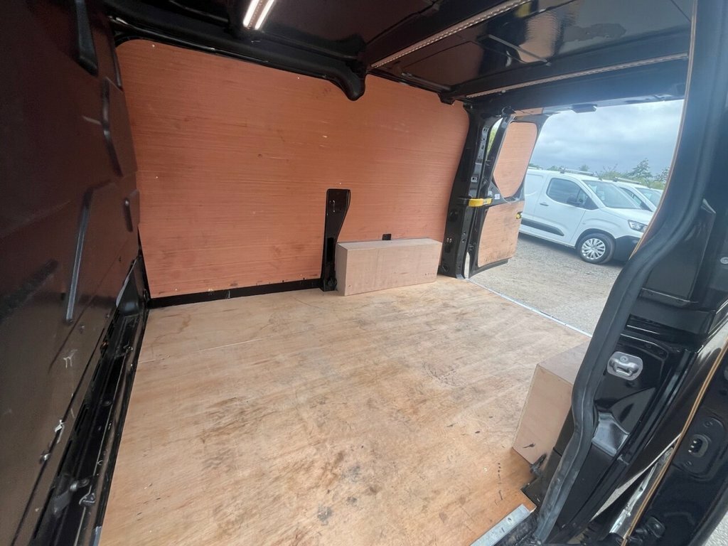 Ford Transit Custom 2.0 Ecoblue 170Ps Low Roof Sport Van Black #10