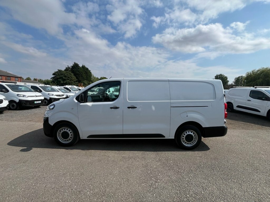 Vauxhall Vivaro 1.5L Dynamic 6Dr White #2