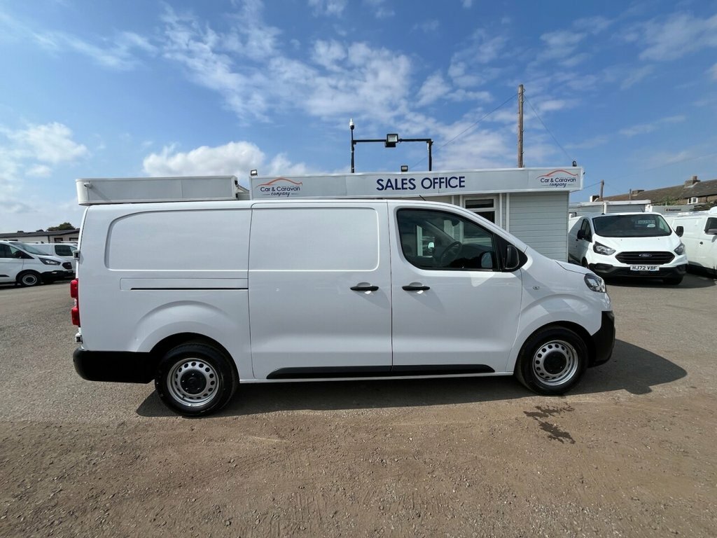 Vauxhall Vivaro 1.5L Dynamic 6Dr White #3