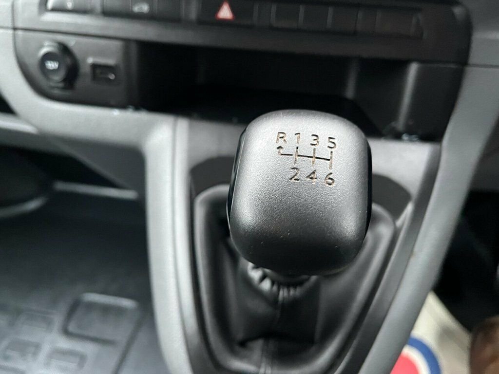 Vauxhall Vivaro 2900 1.5D 100Ps Dynamic H1 Van  #48