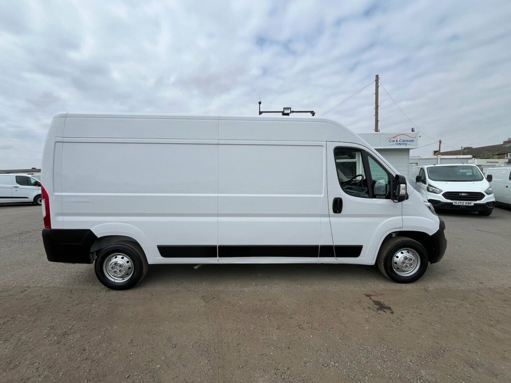 Vauxhall Movano 2.2L Prime White #4