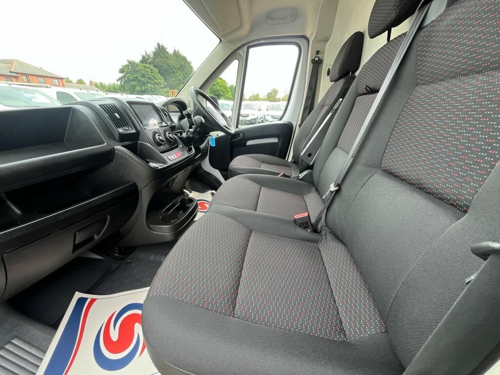 Vauxhall Movano Prime White #15