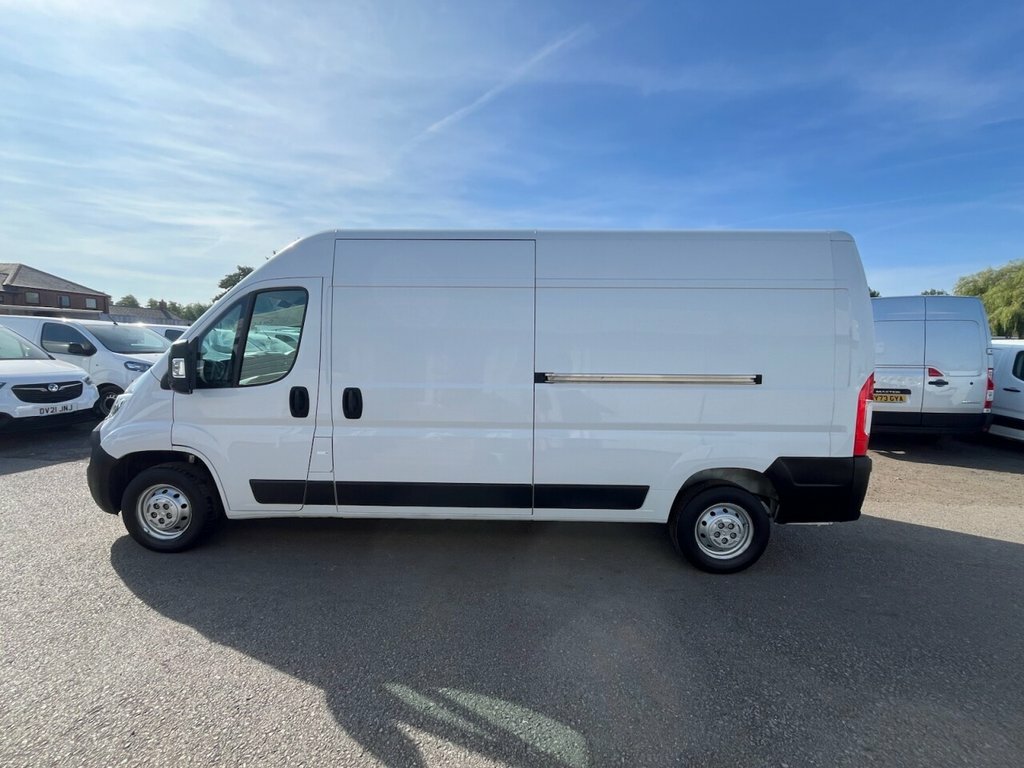 Vauxhall Movano 2.2L Dynamic White #2