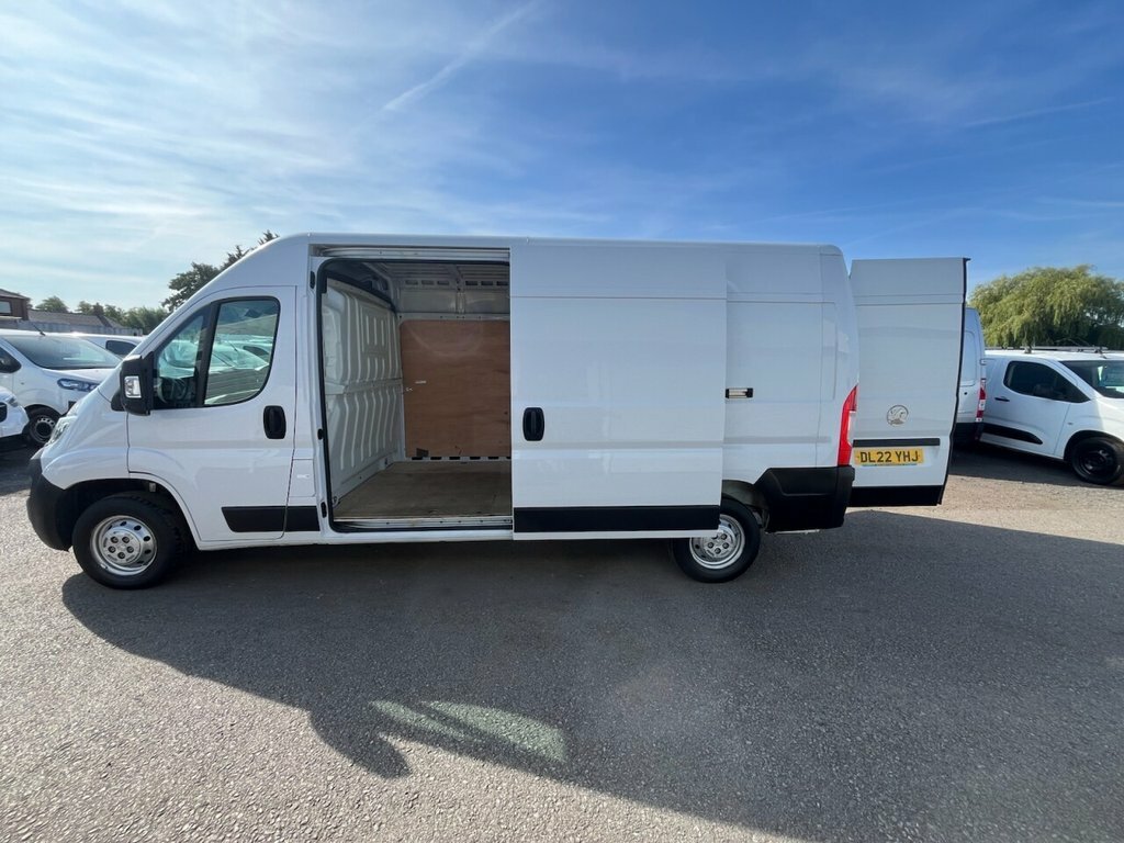 Vauxhall Movano 2.2L Dynamic White #6