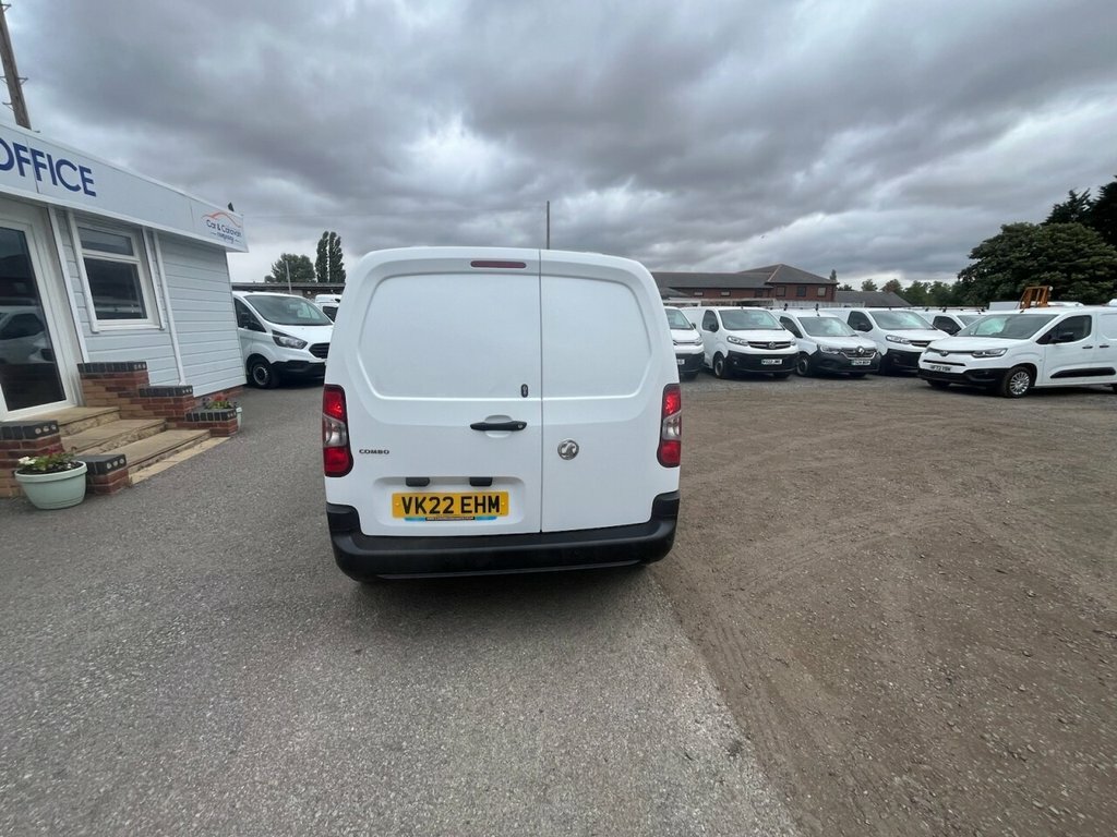 Vauxhall Combo 1.5L Dynamic White #4