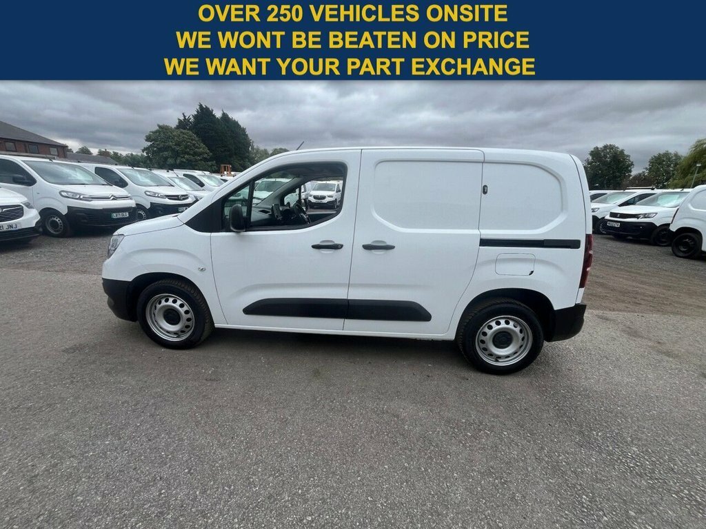 Vauxhall Combo 1.5L Dynamic White #2