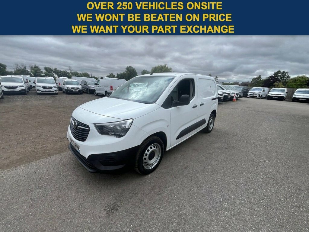 Vauxhall Combo 1.5L Dynamic White #3