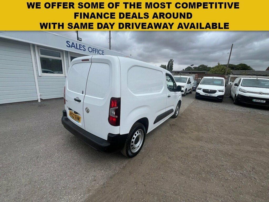 Vauxhall Combo 1.5L Dynamic White