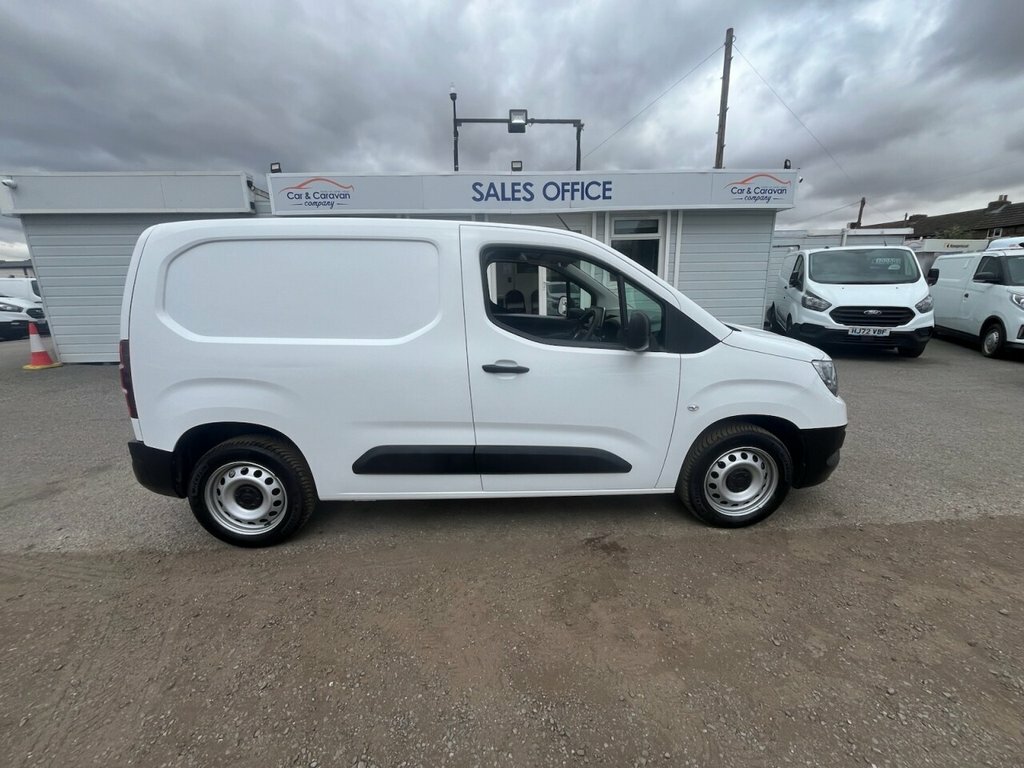 Vauxhall Combo 1.5L Dynamic White #5