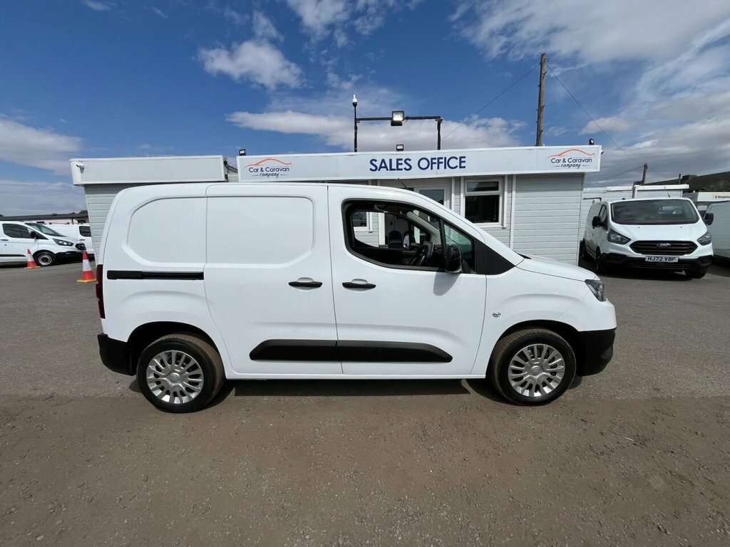 Toyota Proace City 1.5L Icon White #3