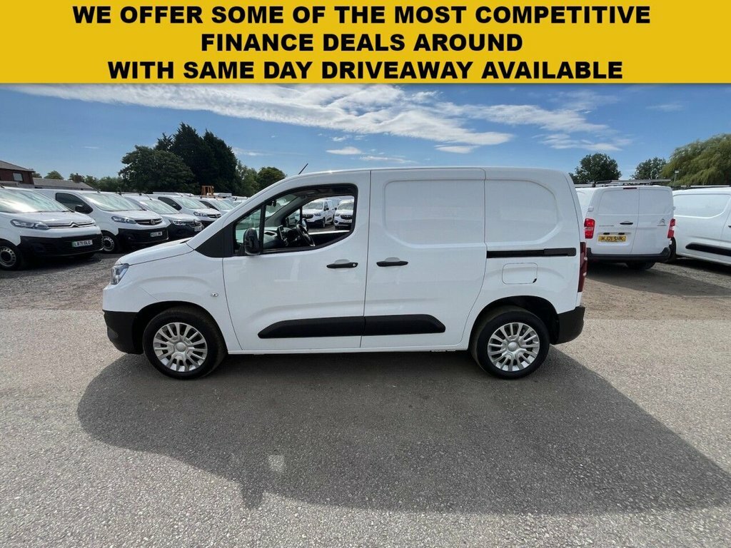 Toyota Proace City 1.5L Icon White #2