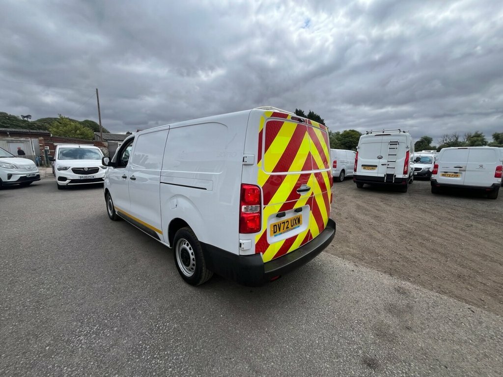 Vauxhall Vivaro 1.5L Dynamic 6Dr White #2