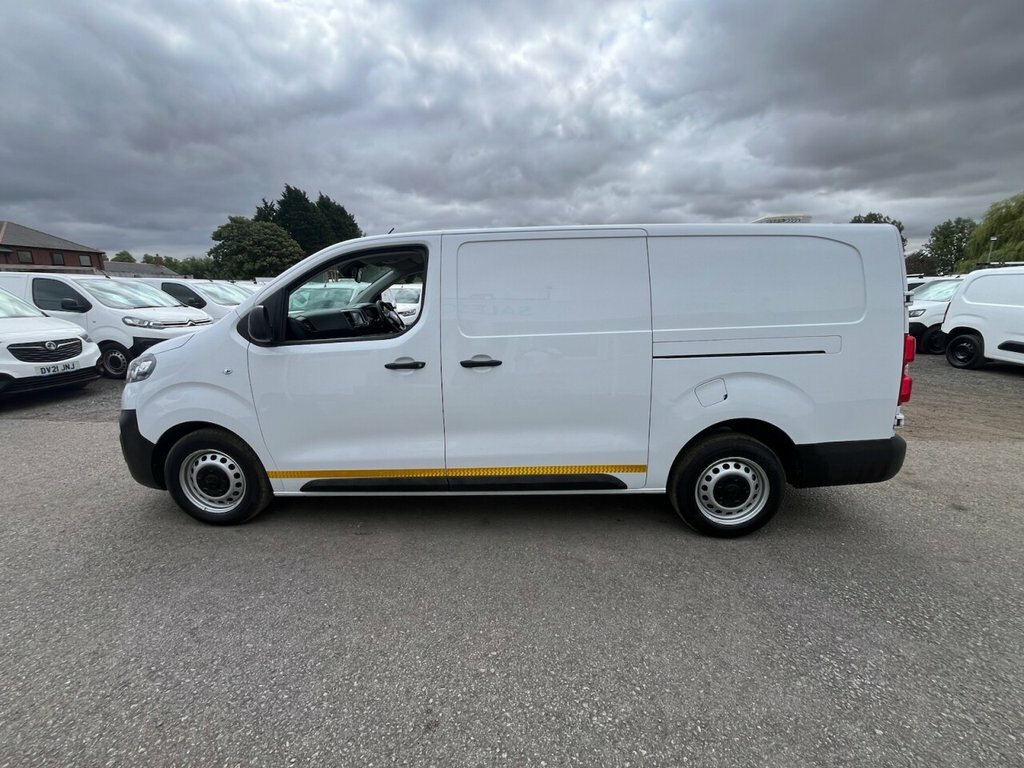 Vauxhall Vivaro 1.5L Dynamic 6Dr White #3