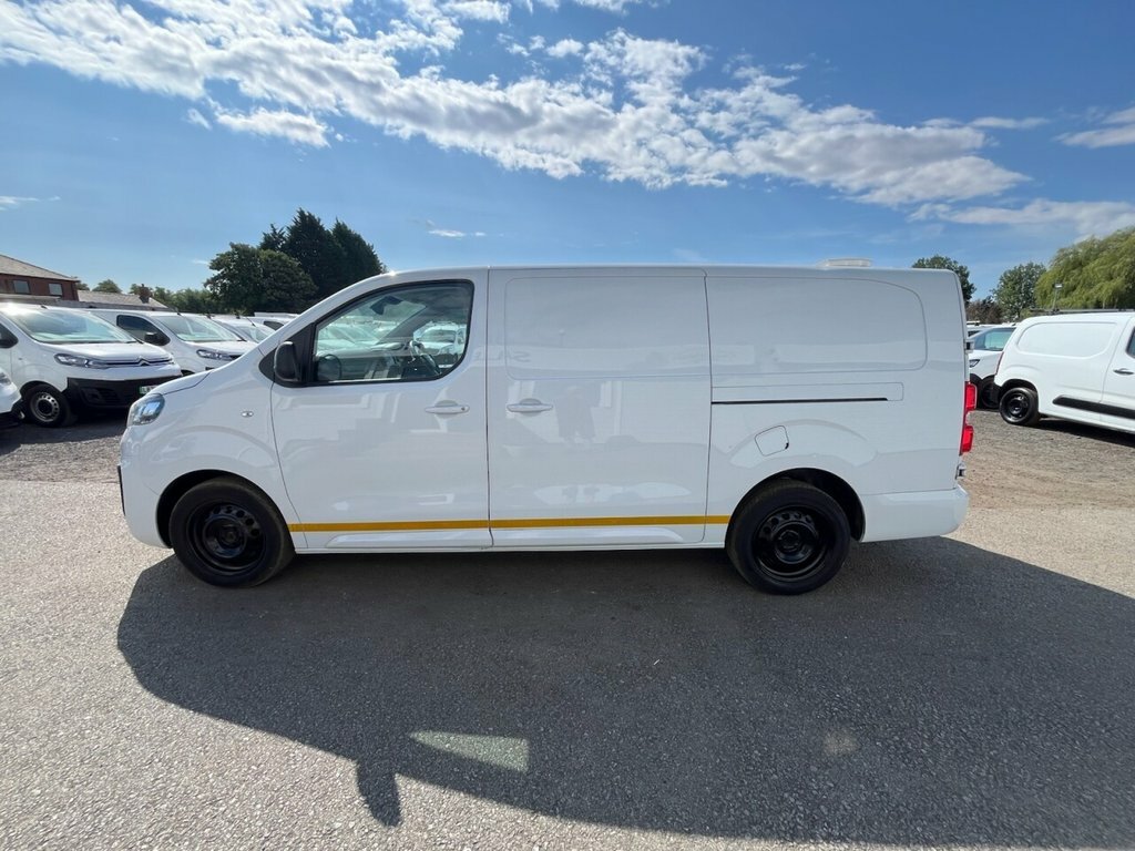 Vauxhall Vivaro 2L Pro 6Dr White