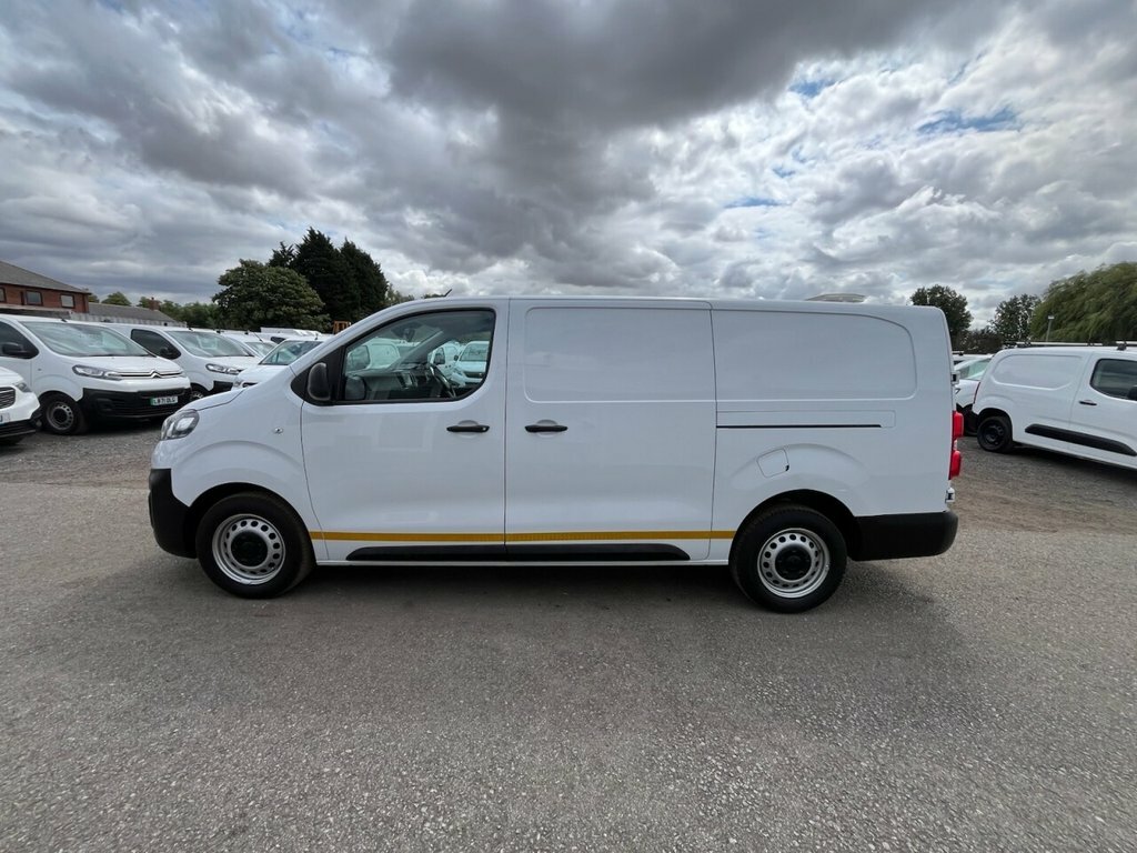Vauxhall Vivaro 2L Prime 6Dr White #5