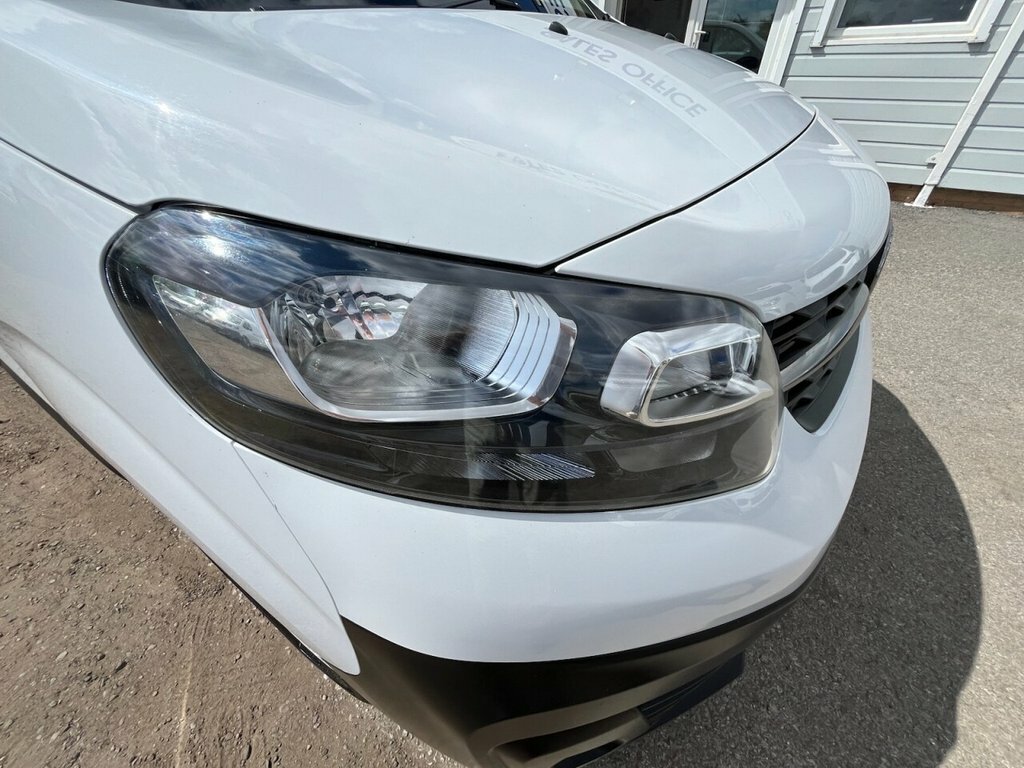 Vauxhall Vivaro 1.5L Plus Dark 6Dr White #6