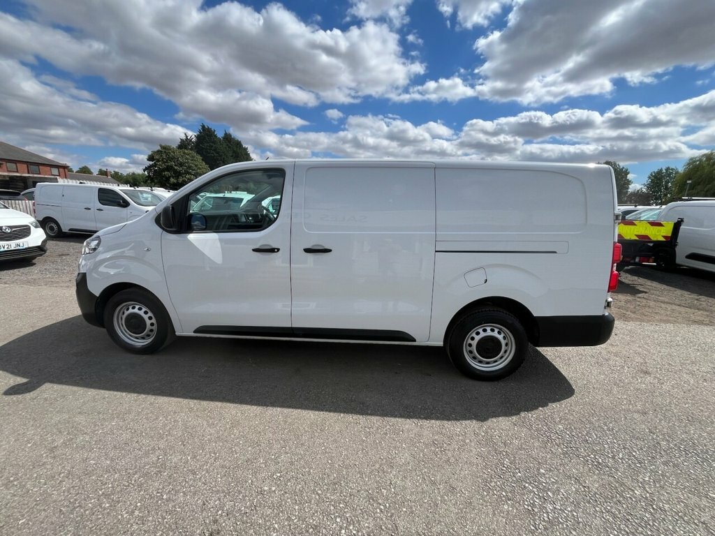 Vauxhall Vivaro 1.5L Plus Dark 6Dr White #3