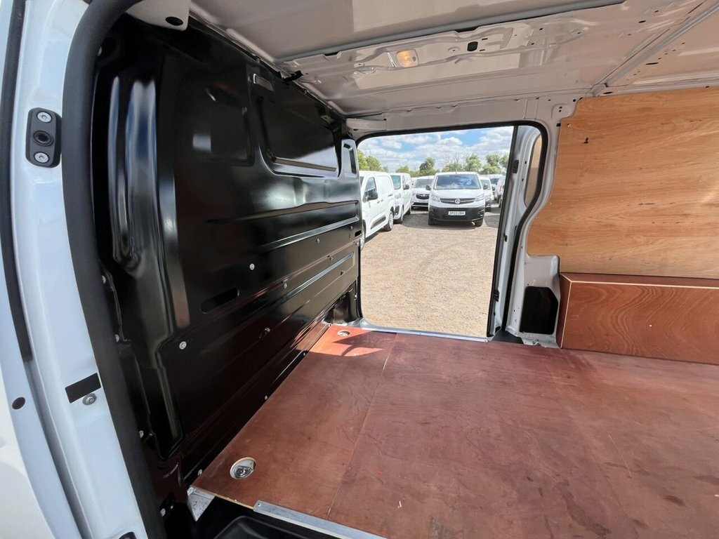 Vauxhall Vivaro 2900 1.5D 100Ps Prime H1 Van White #18