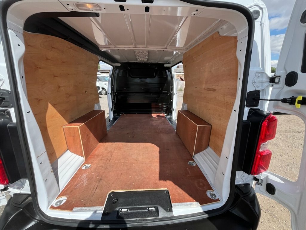 Vauxhall Vivaro 2900 1.5D 100Ps Prime H1 Van White #15